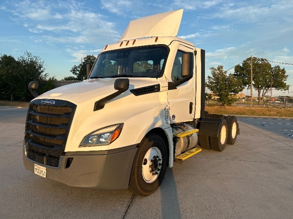 Day Cab Tractor-Heavy Duty Tractors-Freightliner-2022-T12664ST-Arlington-TX-157,687\n\t\tmiles-$ 82,750 - Image 3
