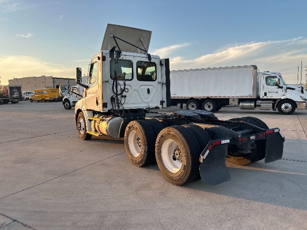 Day Cab Tractor-Heavy Duty Tractors-Freightliner-2022-T12664ST-Arlington-TX-157,687\n\t\tmiles-$ 82,750 - Image 5