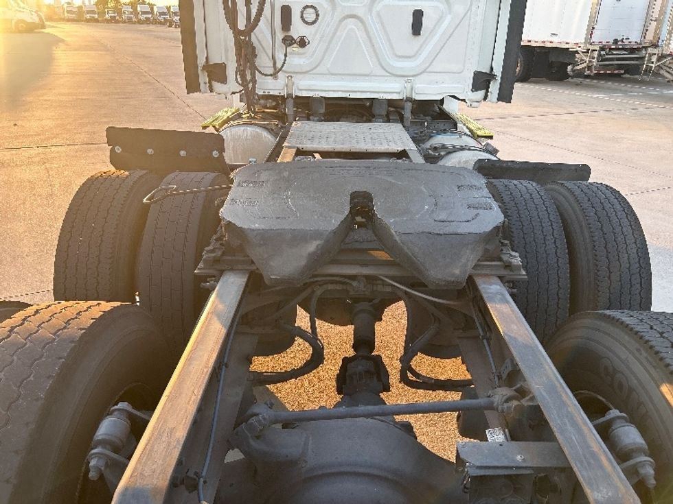 Day Cab Tractor-Heavy Duty Tractors-Freightliner-2022-T12664ST-Arlington-TX-157,687\n\t\tmiles-$ 82,750 - Image 6
