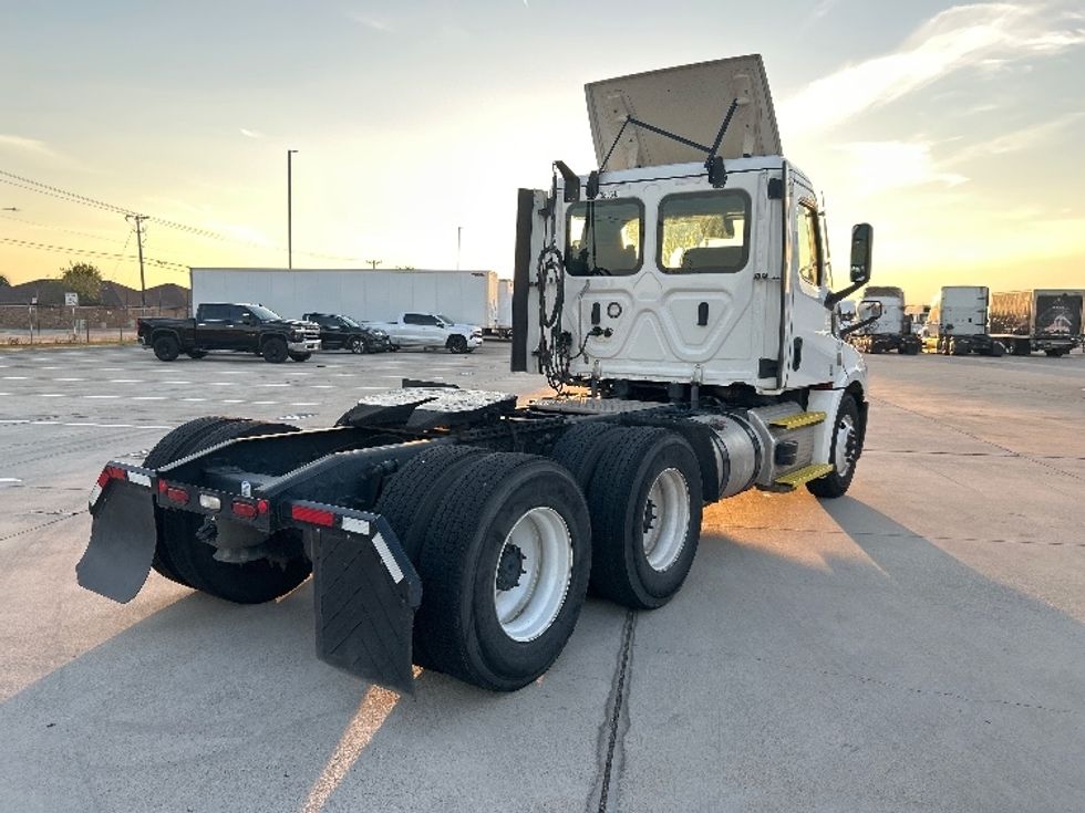 Day Cab Tractor-Heavy Duty Tractors-Freightliner-2022-T12664ST-Arlington-TX-157,687\n\t\tmiles-$ 82,750 - Image 7