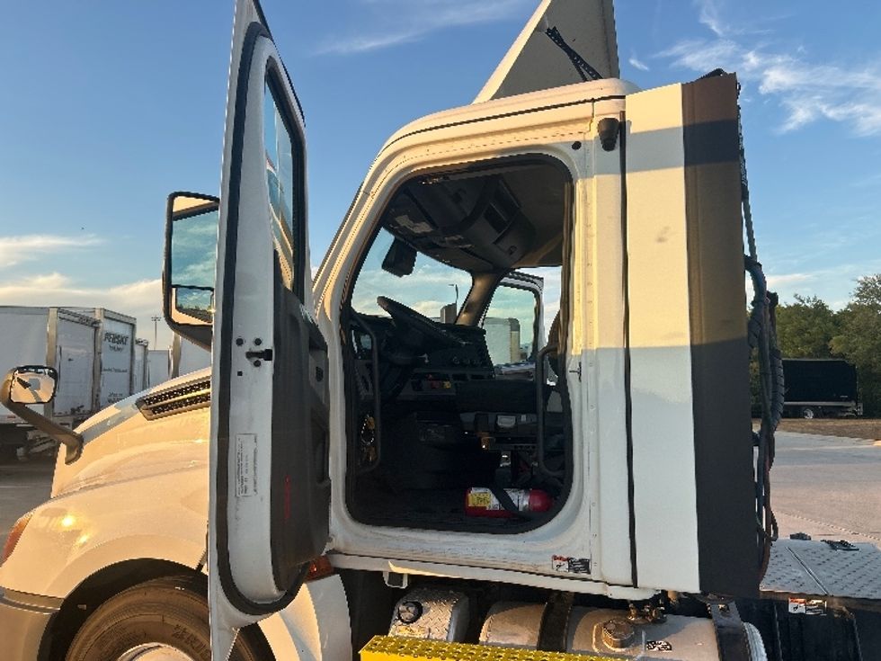 Day Cab Tractor-Heavy Duty Tractors-Freightliner-2022-T12664ST-Arlington-TX-157,687\n\t\tmiles-$ 82,750 - Image 9