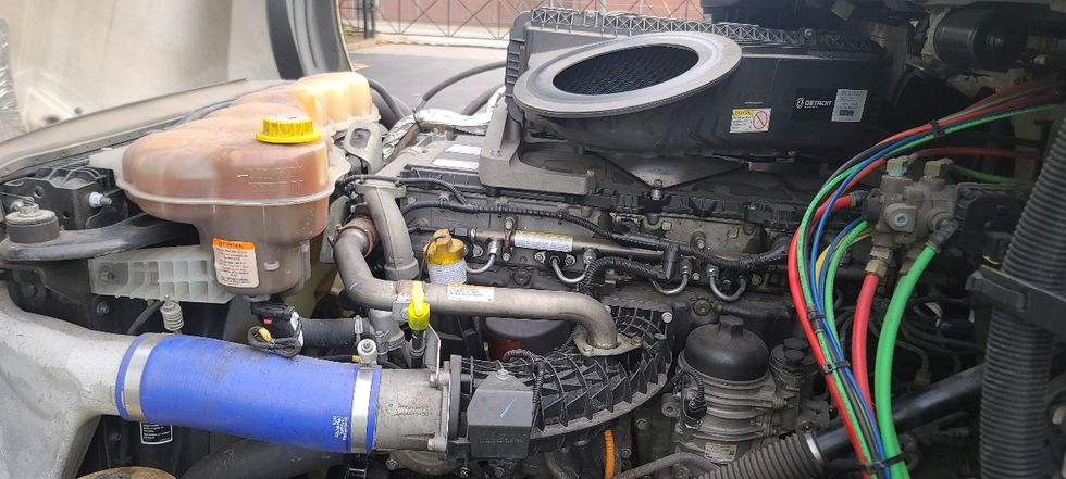 Day Cab Tractor-Heavy Duty Tractors-Freightliner-2022-T12664ST-Atlanta-GA-695,706\n\t\tmiles-$ 33,000 - Image 16