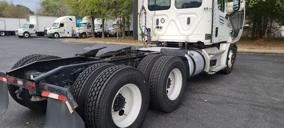 Day Cab Tractor-Heavy Duty Tractors-Freightliner-2022-T12664ST-Atlanta-GA-695,706\n\t\tmiles-$ 33,000 - Image 18