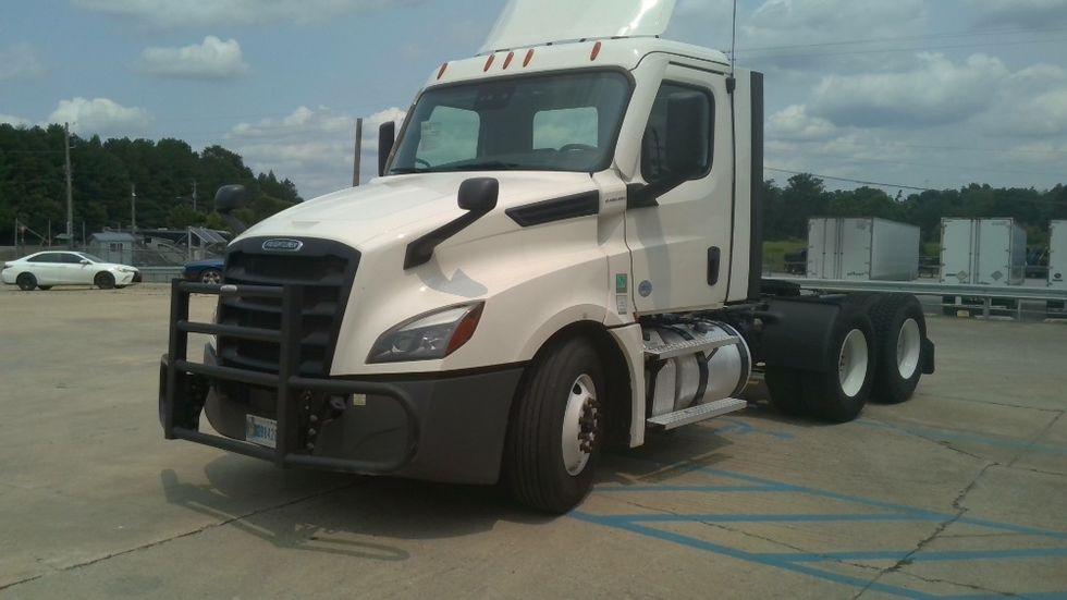 Day Cab Tractor-Heavy Duty Tractors-Freightliner-2022-T12664ST-Birmingham-AL-338,804\n\t\tmiles-$ 71,250 - Image 1