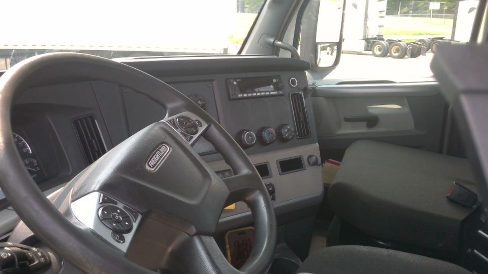 Day Cab Tractor-Heavy Duty Tractors-Freightliner-2022-T12664ST-Birmingham-AL-338,804\n\t\tmiles-$ 71,250 - Image 10