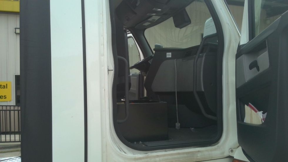 Day Cab Tractor-Heavy Duty Tractors-Freightliner-2022-T12664ST-Birmingham-AL-338,804\n\t\tmiles-$ 71,250 - Image 12