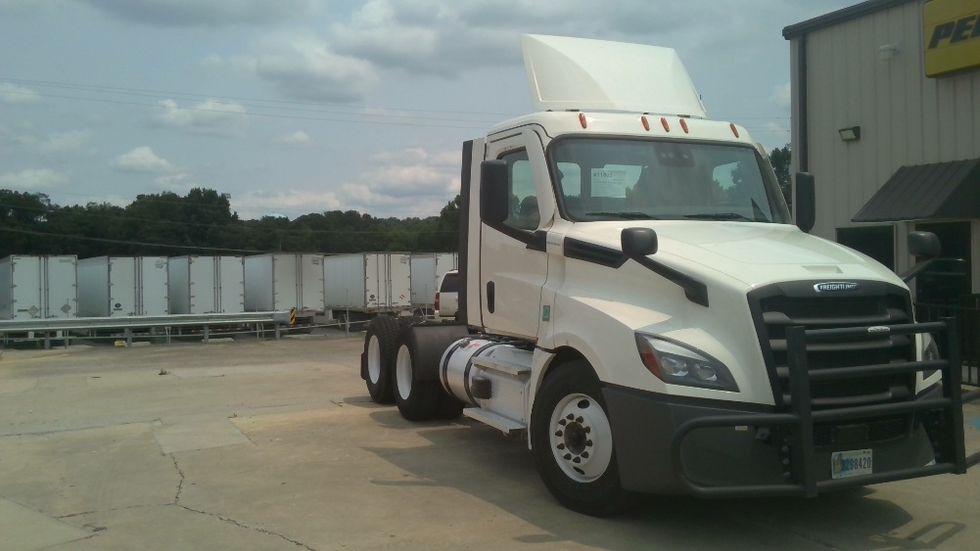 Day Cab Tractor-Heavy Duty Tractors-Freightliner-2022-T12664ST-Birmingham-AL-338,804\n\t\tmiles-$ 71,250 - Image 3