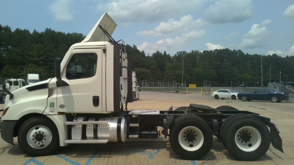 Day Cab Tractor-Heavy Duty Tractors-Freightliner-2022-T12664ST-Birmingham-AL-338,804\n\t\tmiles-$ 71,250 - Image 4
