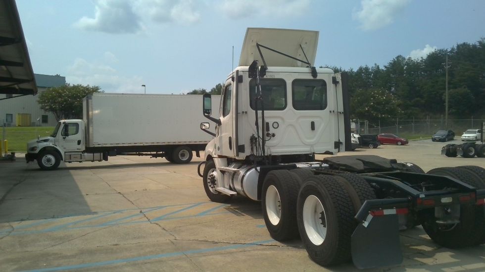 Day Cab Tractor-Heavy Duty Tractors-Freightliner-2022-T12664ST-Birmingham-AL-338,804\n\t\tmiles-$ 71,250 - Image 5