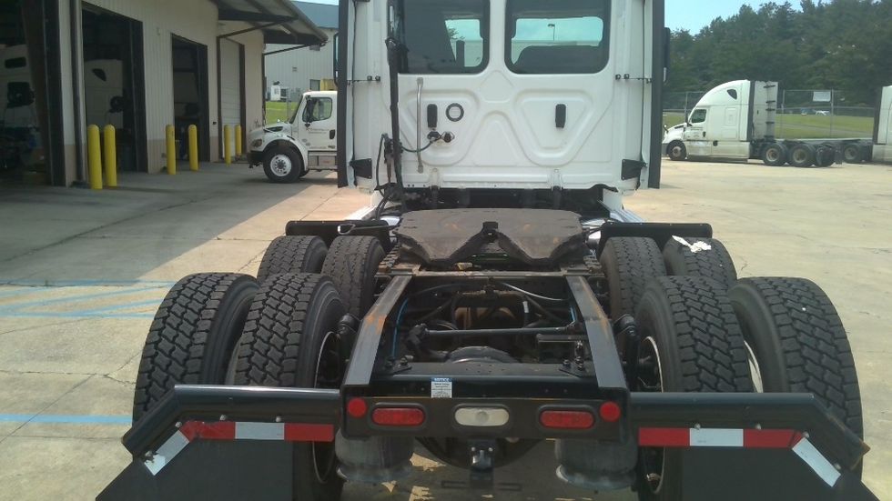 Day Cab Tractor-Heavy Duty Tractors-Freightliner-2022-T12664ST-Birmingham-AL-338,804\n\t\tmiles-$ 71,250 - Image 6