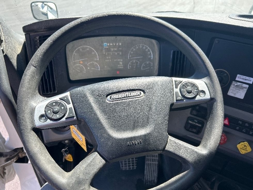 Day Cab Tractor-Heavy Duty Tractors-Freightliner-2022-T12664ST-Boise-ID-237,114\n\t\tmiles-$ 76,750 - Image 11