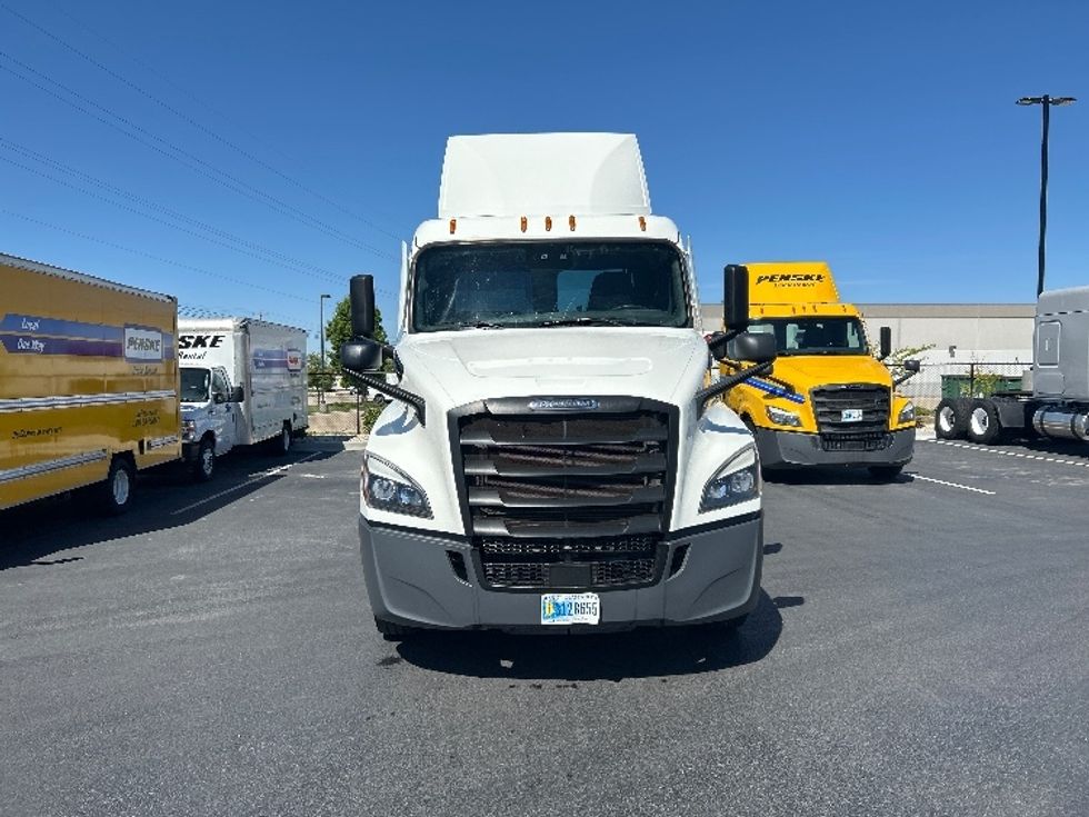 Day Cab Tractor-Heavy Duty Tractors-Freightliner-2022-T12664ST-Boise-ID-237,114\n\t\tmiles-$ 76,750 - Image 2
