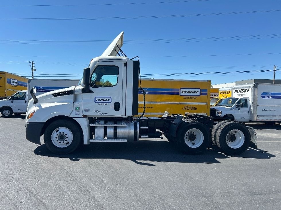 Day Cab Tractor-Heavy Duty Tractors-Freightliner-2022-T12664ST-Boise-ID-237,114\n\t\tmiles-$ 76,750 - Image 4