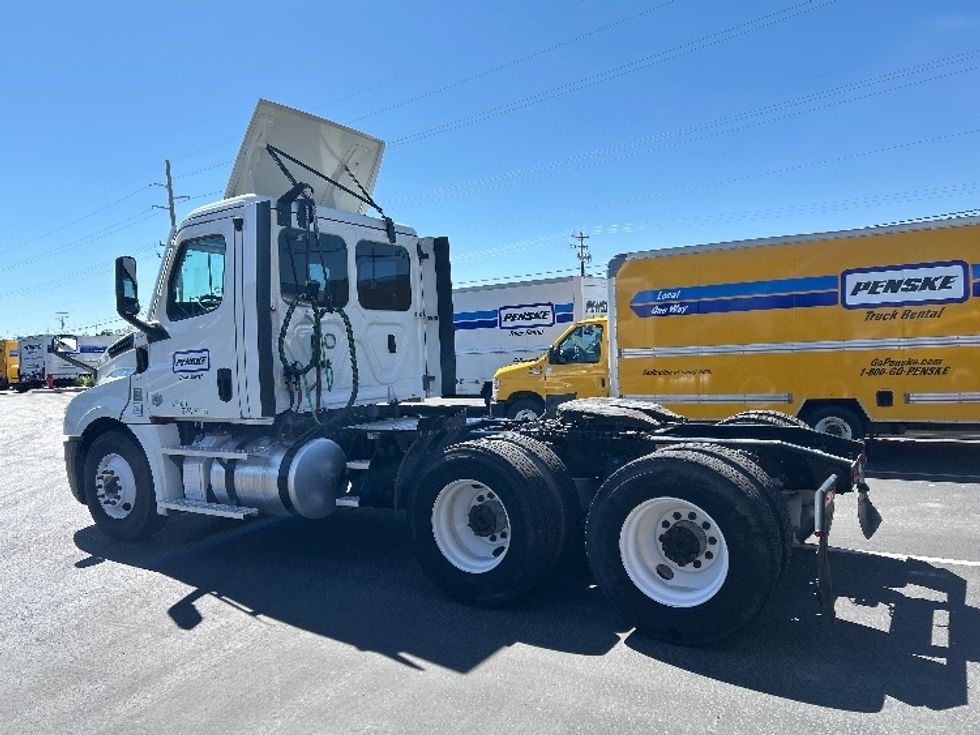 Day Cab Tractor-Heavy Duty Tractors-Freightliner-2022-T12664ST-Boise-ID-237,114\n\t\tmiles-$ 76,750 - Image 5