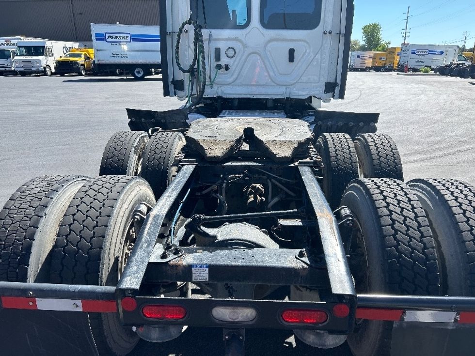 Day Cab Tractor-Heavy Duty Tractors-Freightliner-2022-T12664ST-Boise-ID-237,114\n\t\tmiles-$ 76,750 - Image 6