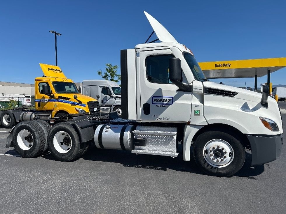 Day Cab Tractor-Heavy Duty Tractors-Freightliner-2022-T12664ST-Boise-ID-237,114\n\t\tmiles-$ 76,750 - Image 8