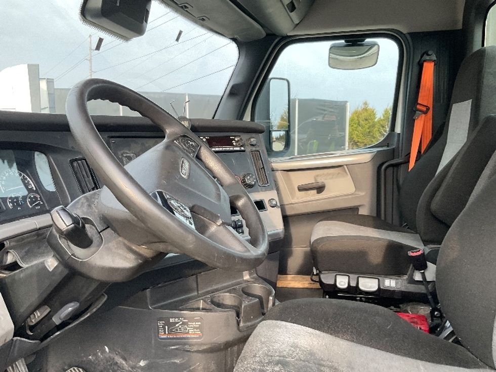 Day Cab Tractor-Heavy Duty Tractors-Freightliner-2022-T12664ST-Bowling Green-KY-407,783\n\t\tmiles-$ 63,250 - Image 10