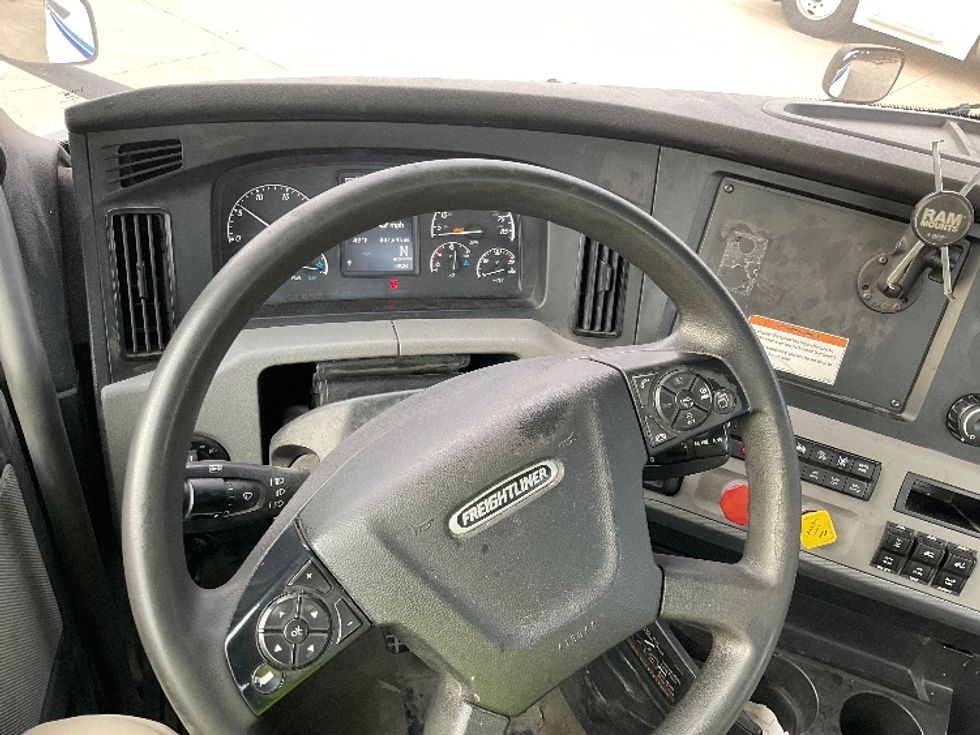 Day Cab Tractor-Heavy Duty Tractors-Freightliner-2022-T12664ST-Bowling Green-KY-407,783\n\t\tmiles-$ 63,250 - Image 11