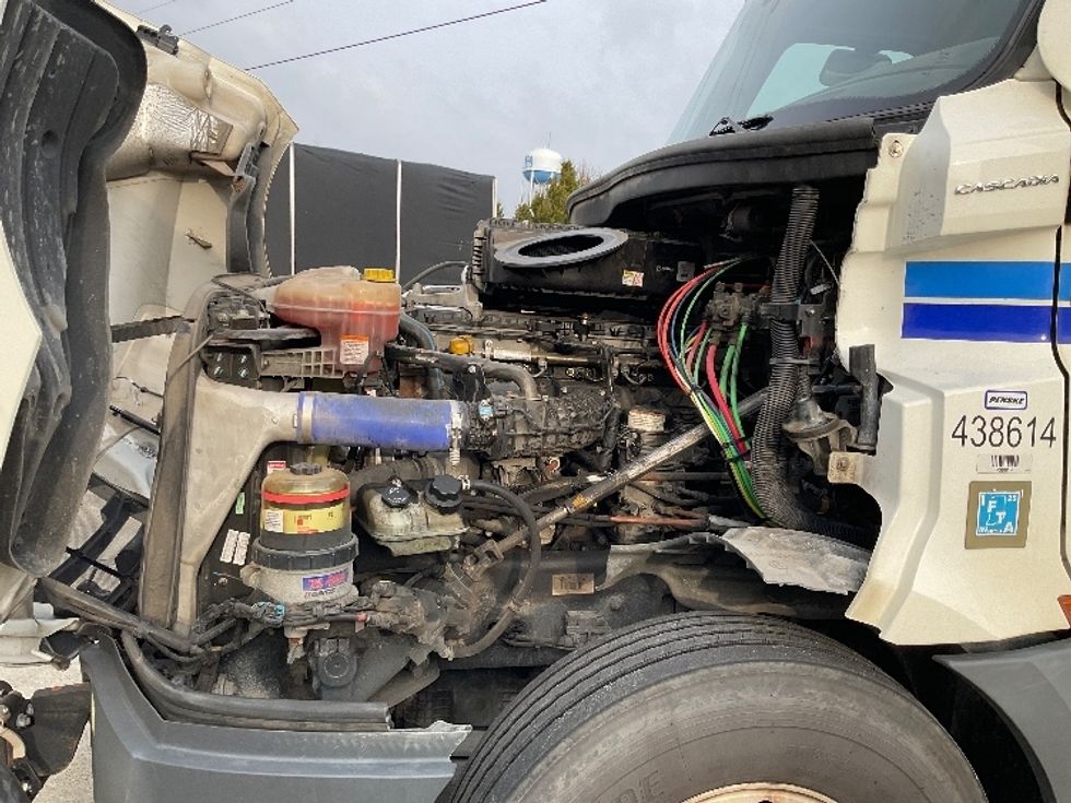 Day Cab Tractor-Heavy Duty Tractors-Freightliner-2022-T12664ST-Bowling Green-KY-407,783\n\t\tmiles-$ 63,250 - Image 16