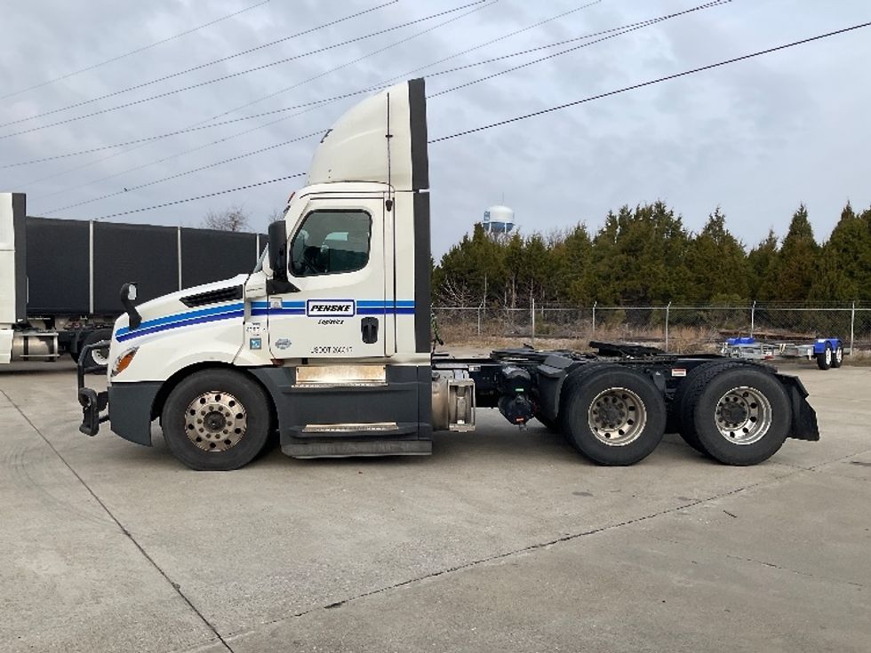 Day Cab Tractor-Heavy Duty Tractors-Freightliner-2022-T12664ST-Bowling Green-KY-407,783\n\t\tmiles-$ 63,250 - Image 4