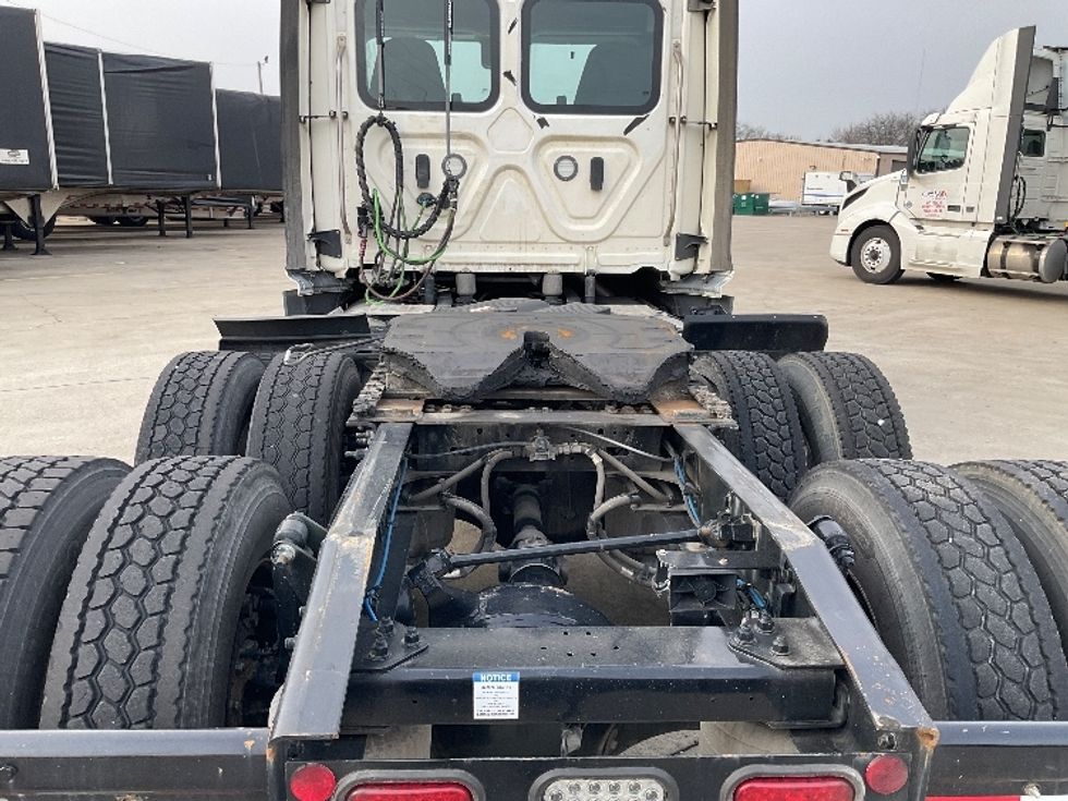 Day Cab Tractor-Heavy Duty Tractors-Freightliner-2022-T12664ST-Bowling Green-KY-407,783\n\t\tmiles-$ 63,250 - Image 6