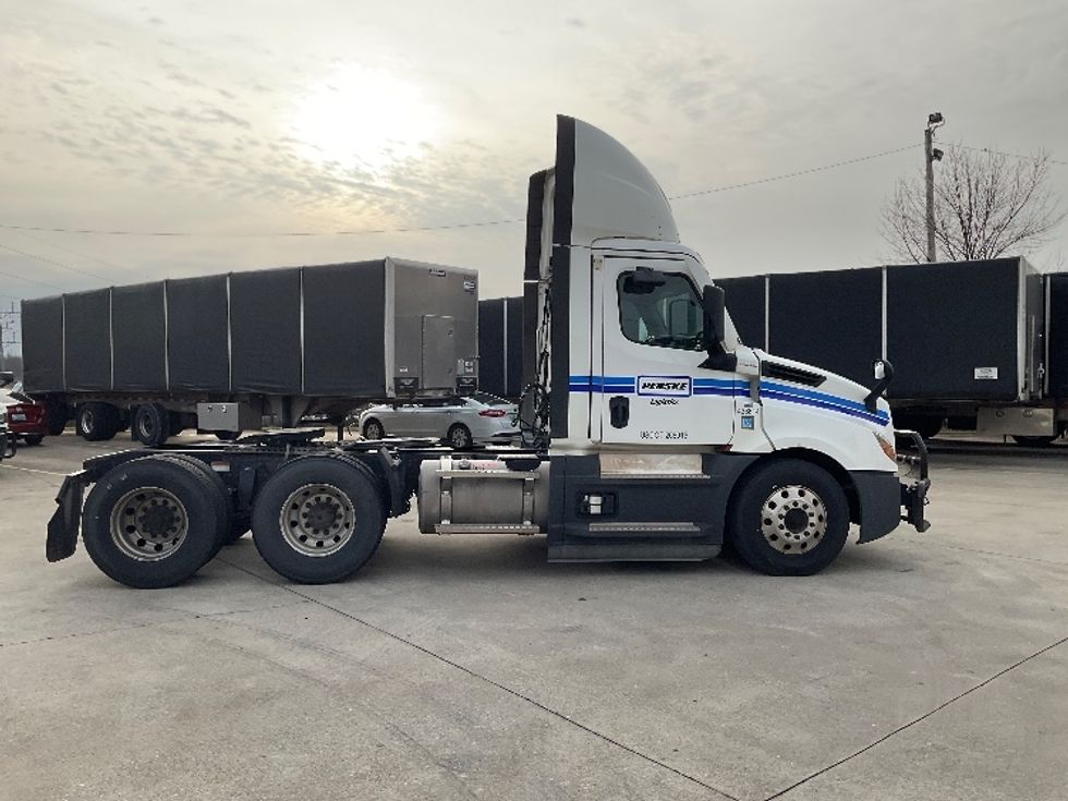 Day Cab Tractor-Heavy Duty Tractors-Freightliner-2022-T12664ST-Bowling Green-KY-407,783\n\t\tmiles-$ 63,250 - Image 8