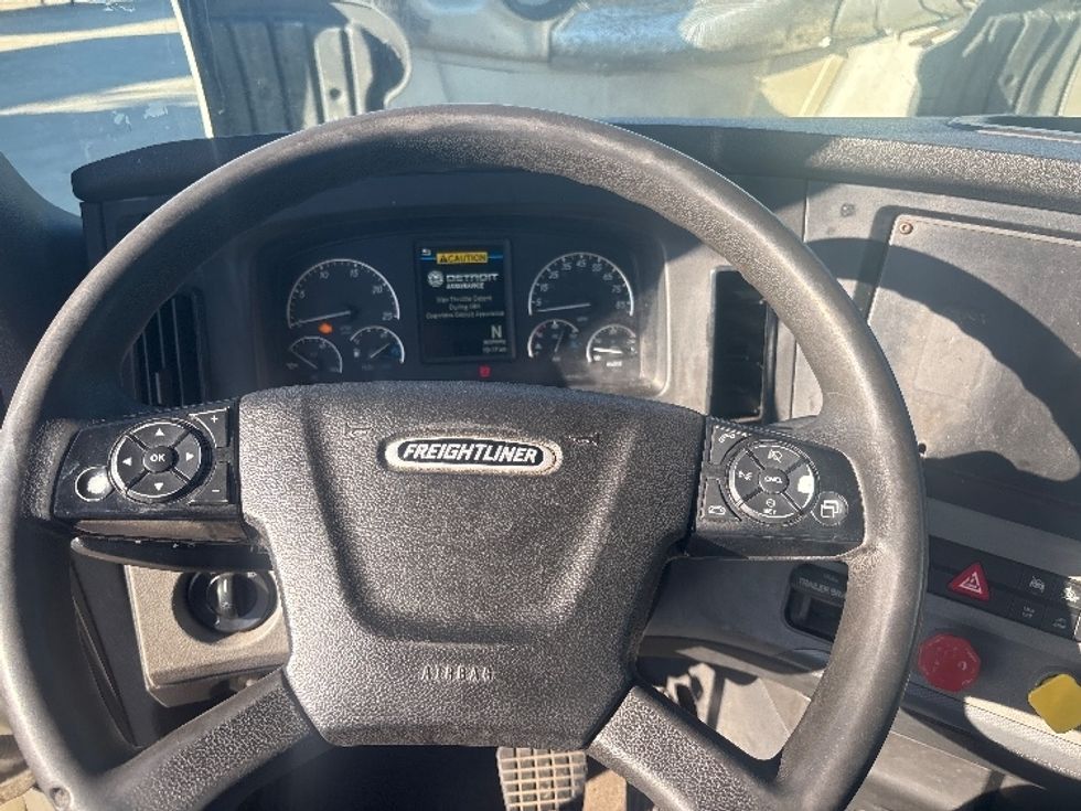 Day Cab Tractor-Heavy Duty Tractors-Freightliner-2022-T12664ST-Bowling Green-KY-598,609\n\t\tmiles-$ 38,500 - Image 11