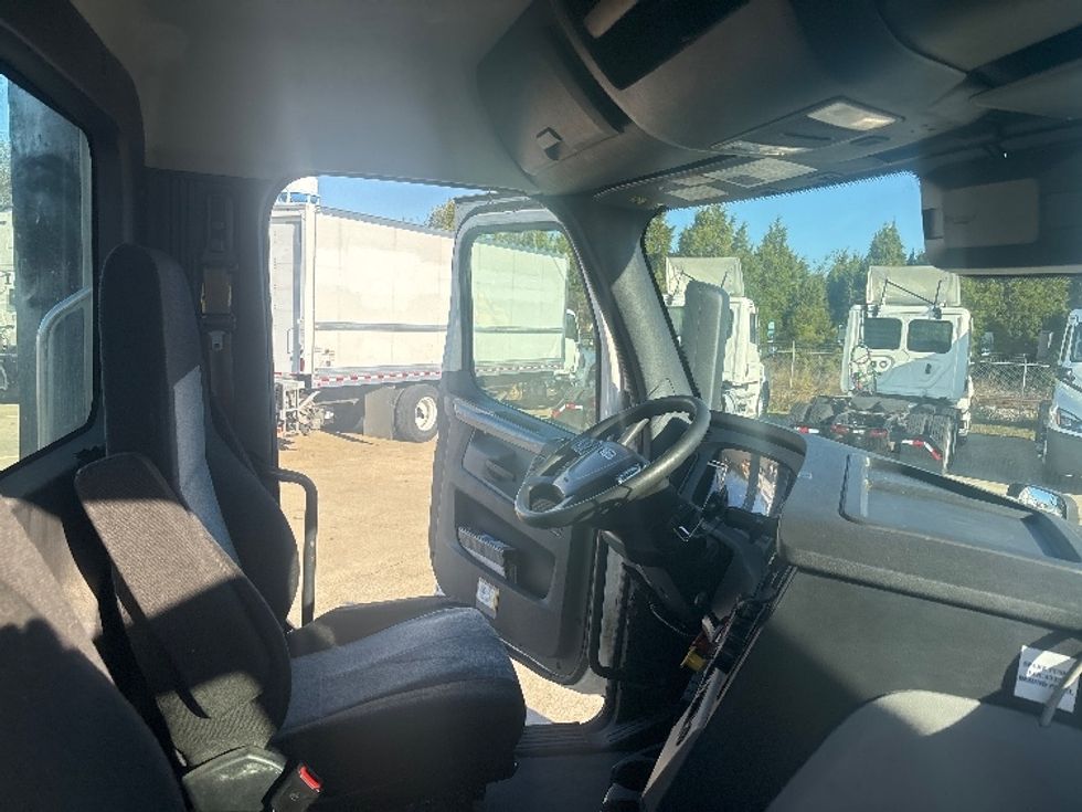 Day Cab Tractor-Heavy Duty Tractors-Freightliner-2022-T12664ST-Bowling Green-KY-598,609\n\t\tmiles-$ 38,500 - Image 14