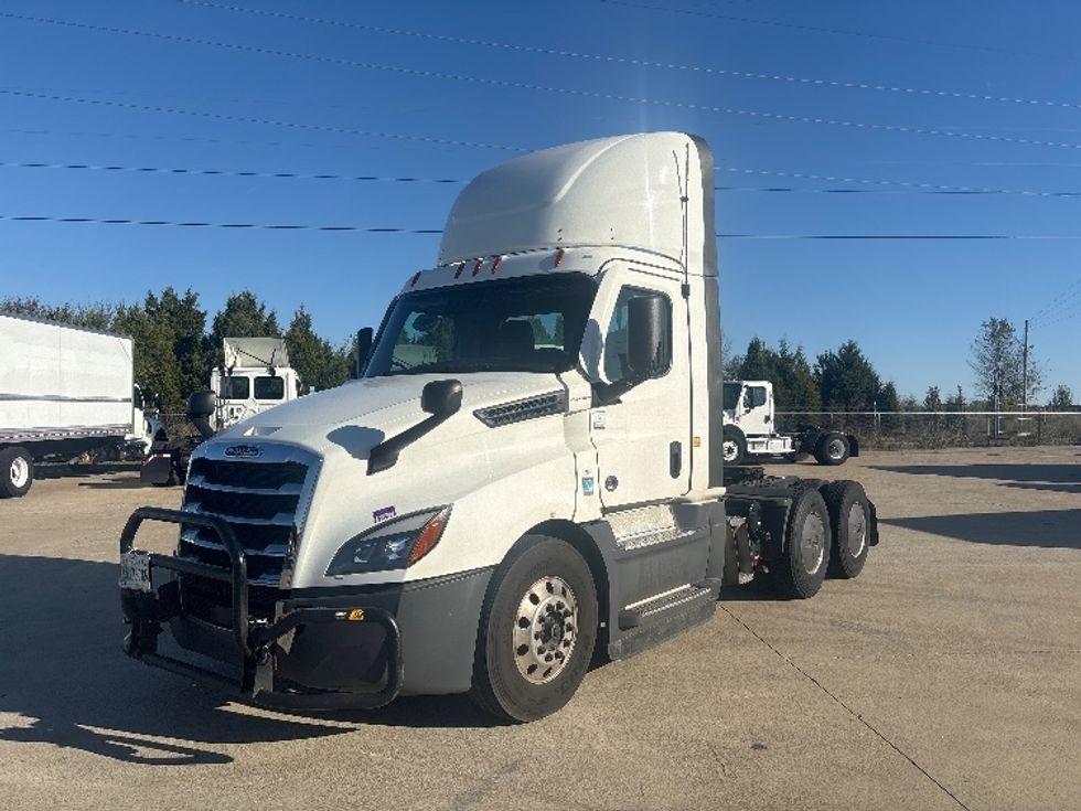 Day Cab Tractor-Heavy Duty Tractors-Freightliner-2022-T12664ST-Bowling Green-KY-598,609\n\t\tmiles-$ 38,500 - Image 3