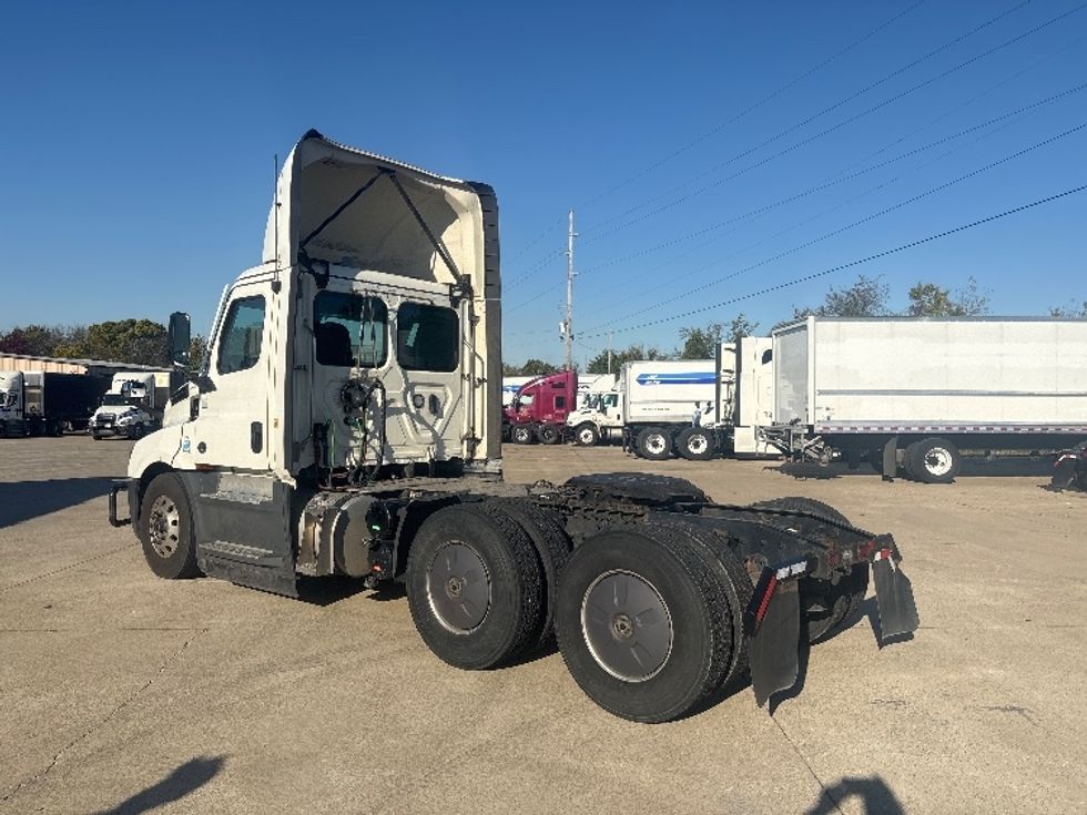 Day Cab Tractor-Heavy Duty Tractors-Freightliner-2022-T12664ST-Bowling Green-KY-598,609\n\t\tmiles-$ 38,500 - Image 5