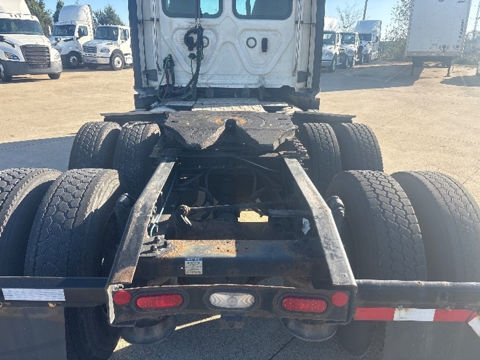 Day Cab Tractor-Heavy Duty Tractors-Freightliner-2022-T12664ST-Bowling Green-KY-598,609\n\t\tmiles-$ 38,500 - Image 6