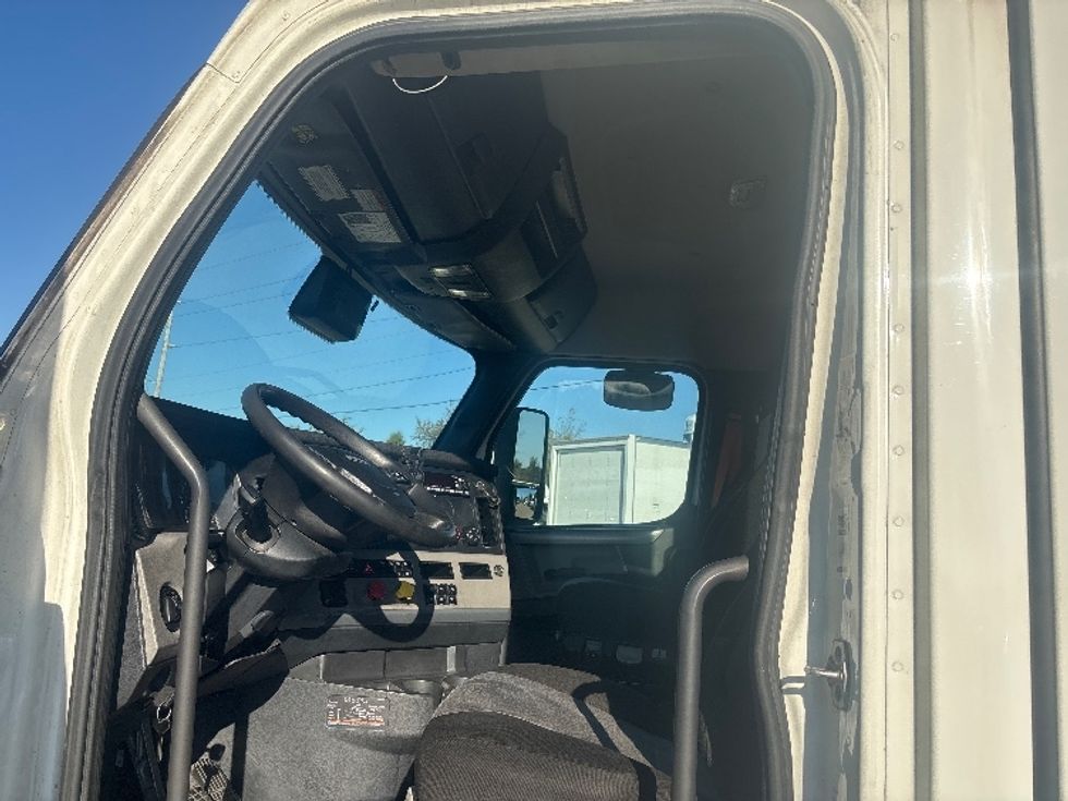 Day Cab Tractor-Heavy Duty Tractors-Freightliner-2022-T12664ST-Bowling Green-KY-598,609\n\t\tmiles-$ 38,500 - Image 9