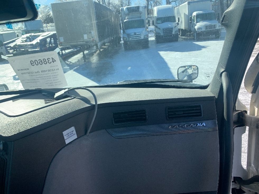 Day Cab Tractor-Heavy Duty Tractors-Freightliner-2022-T12664ST-Bowling Green-KY-614,266\n\t\tmiles-$ 34,250 - Image 13