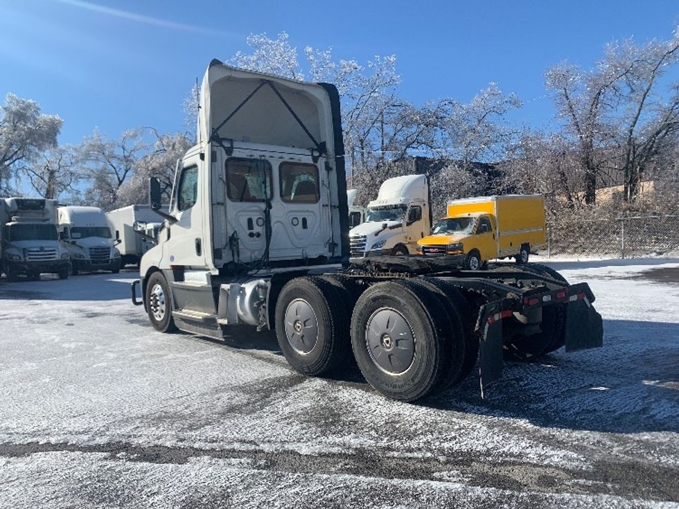 Day Cab Tractor-Heavy Duty Tractors-Freightliner-2022-T12664ST-Bowling Green-KY-614,266\n\t\tmiles-$ 34,250 - Image 5