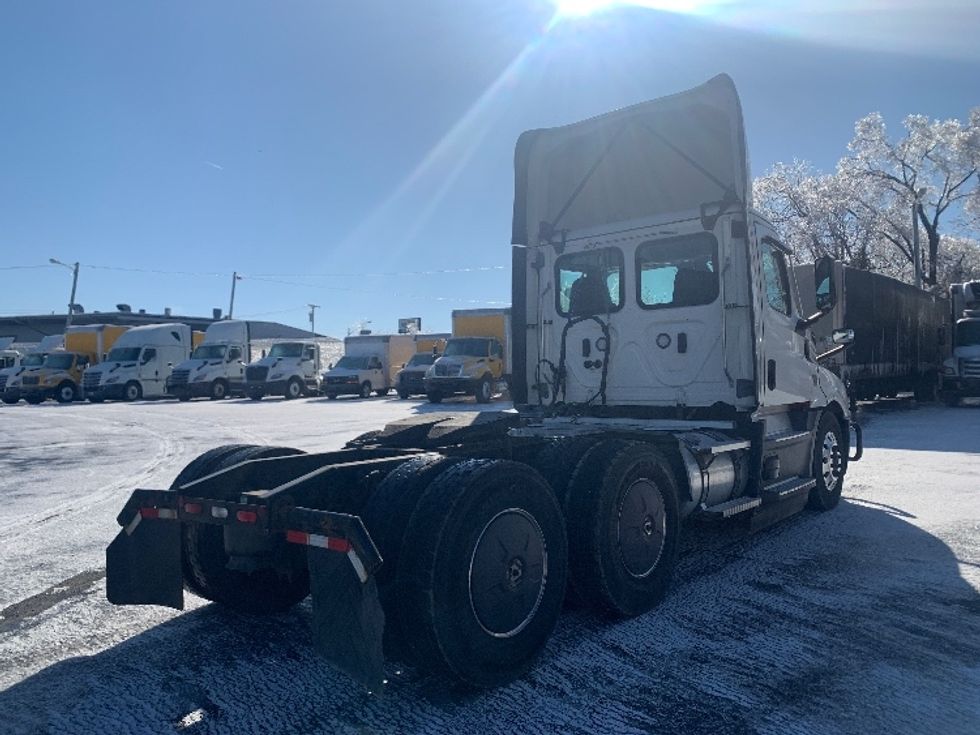 Day Cab Tractor-Heavy Duty Tractors-Freightliner-2022-T12664ST-Bowling Green-KY-614,266\n\t\tmiles-$ 34,250 - Image 7