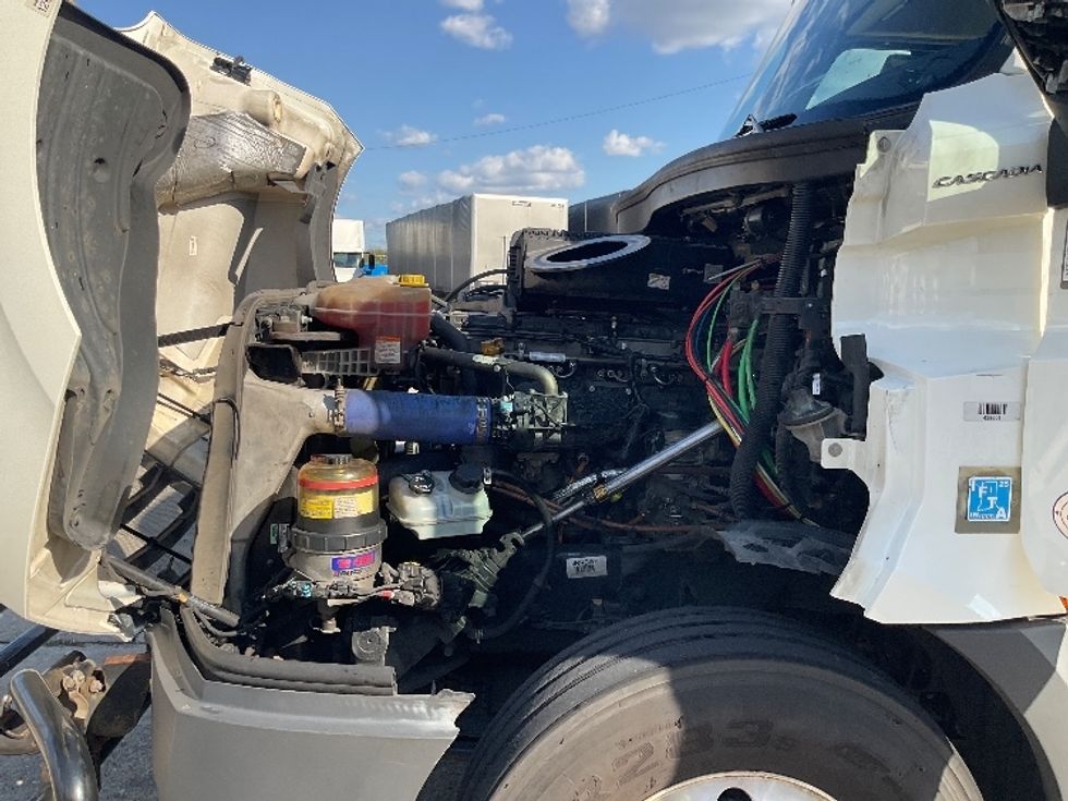 Day Cab Tractor-Heavy Duty Tractors-Freightliner-2022-T12664ST-Bowling Green-KY-620,433\n\t\tmiles-$ 35,750 - Image 16