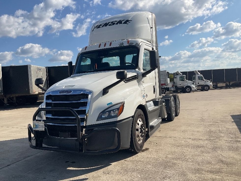 Day Cab Tractor-Heavy Duty Tractors-Freightliner-2022-T12664ST-Bowling Green-KY-620,433\n\t\tmiles-$ 35,750 - Image 3