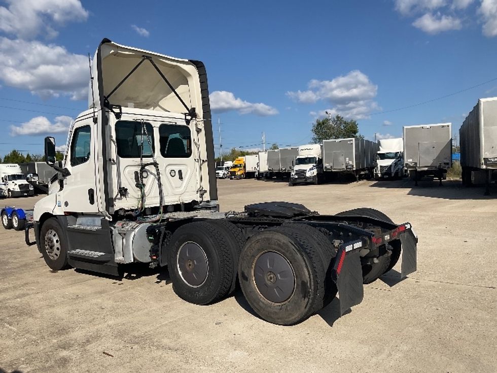Day Cab Tractor-Heavy Duty Tractors-Freightliner-2022-T12664ST-Bowling Green-KY-620,433\n\t\tmiles-$ 35,750 - Image 5
