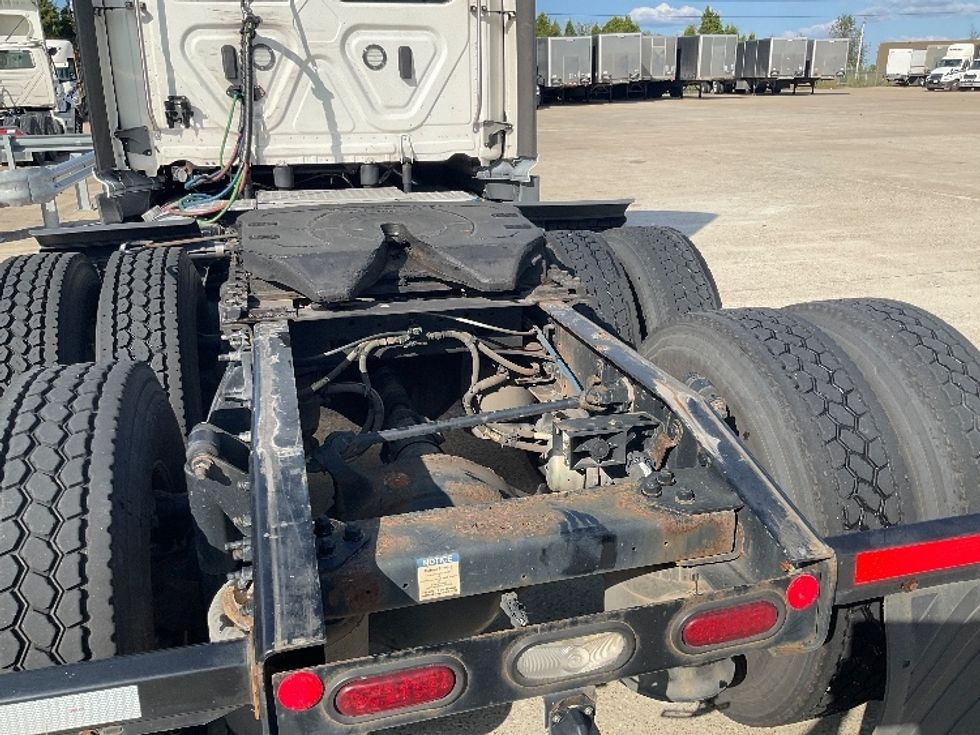 Day Cab Tractor-Heavy Duty Tractors-Freightliner-2022-T12664ST-Bowling Green-KY-620,433\n\t\tmiles-$ 35,750 - Image 6