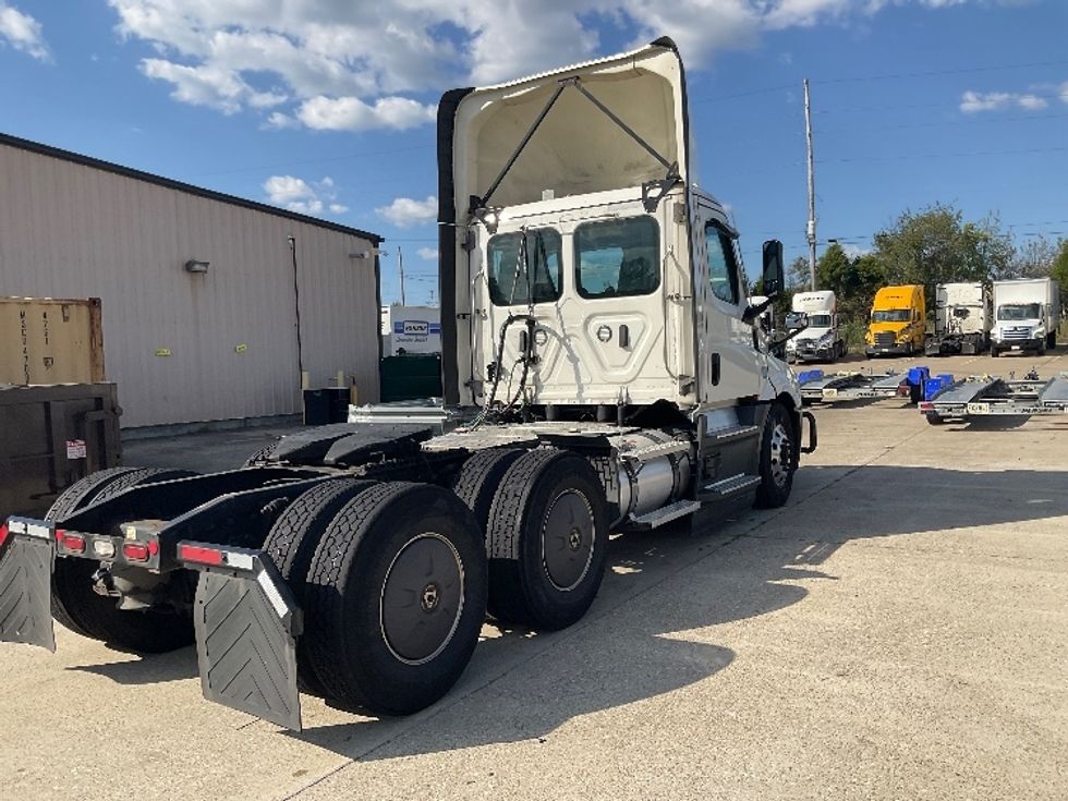 Day Cab Tractor-Heavy Duty Tractors-Freightliner-2022-T12664ST-Bowling Green-KY-620,433\n\t\tmiles-$ 35,750 - Image 7