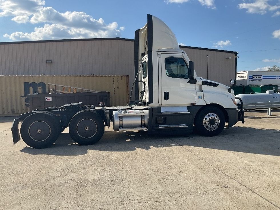 Day Cab Tractor-Heavy Duty Tractors-Freightliner-2022-T12664ST-Bowling Green-KY-620,433\n\t\tmiles-$ 35,750 - Image 8
