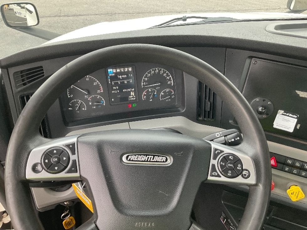Day Cab Tractor-Heavy Duty Tractors-Freightliner-2022-T12664ST-Buffalo-NY-491,031\n\t\tmiles-$ 44,750 - Image 11