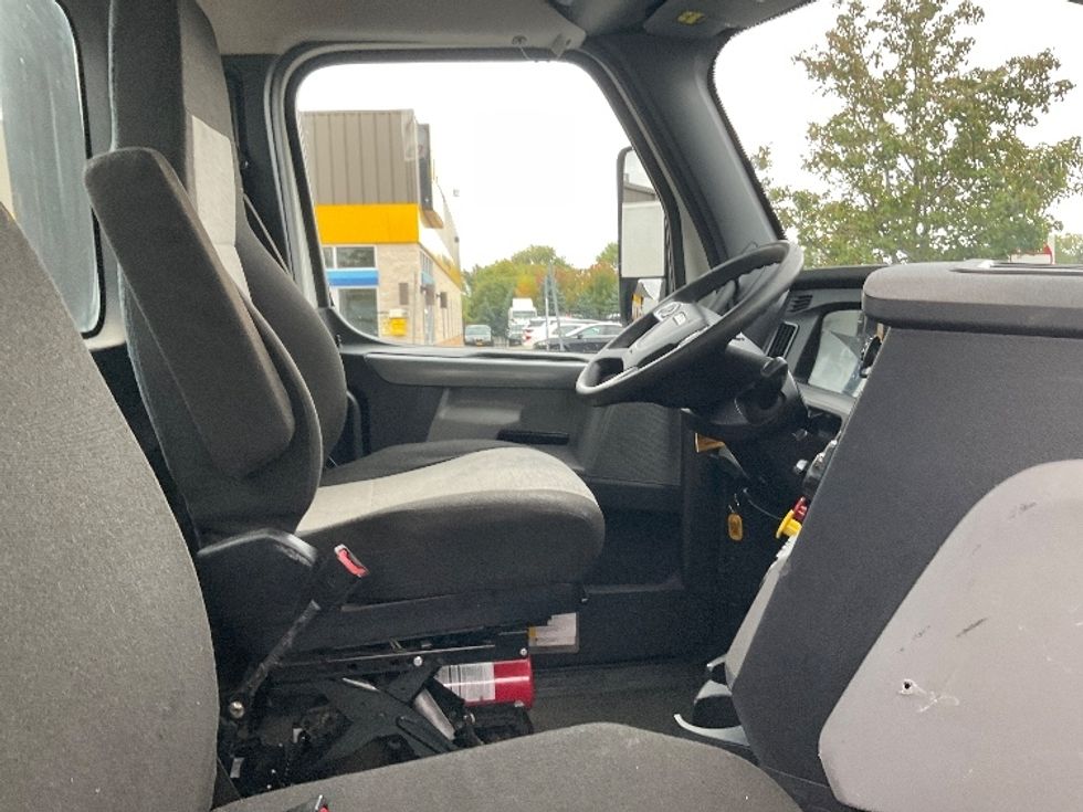 Day Cab Tractor-Heavy Duty Tractors-Freightliner-2022-T12664ST-Buffalo-NY-491,031\n\t\tmiles-$ 44,750 - Image 14