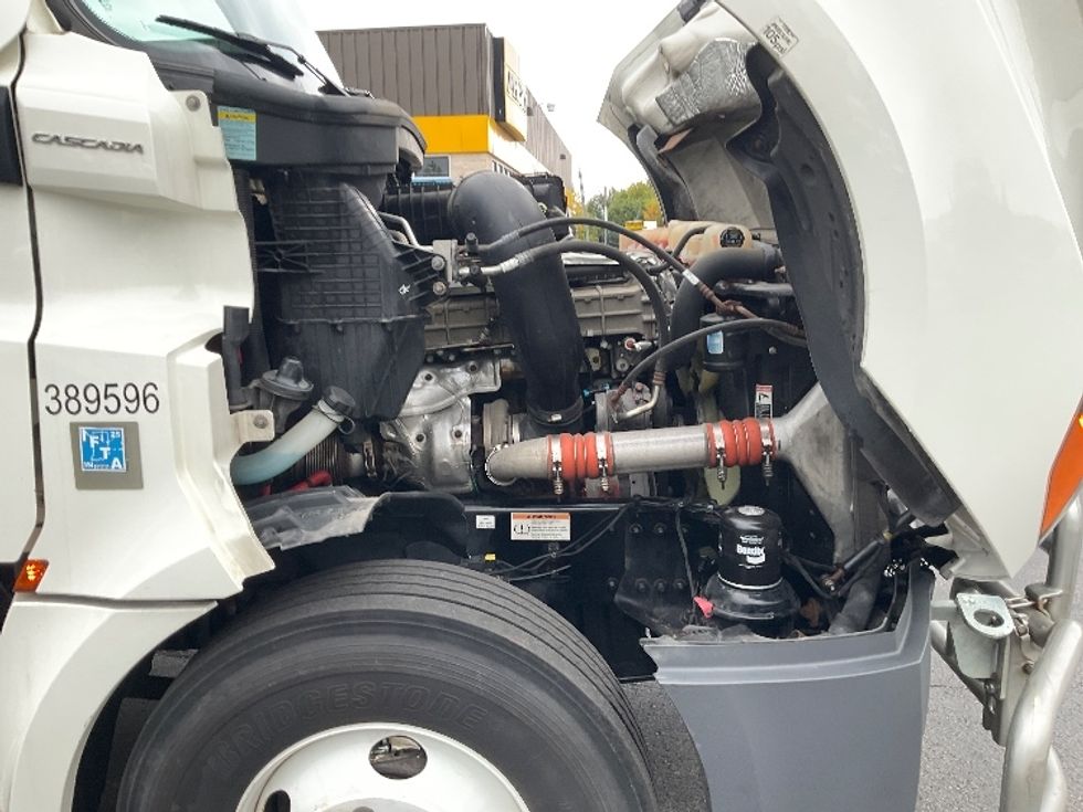 Day Cab Tractor-Heavy Duty Tractors-Freightliner-2022-T12664ST-Buffalo-NY-491,031\n\t\tmiles-$ 44,750 - Image 15