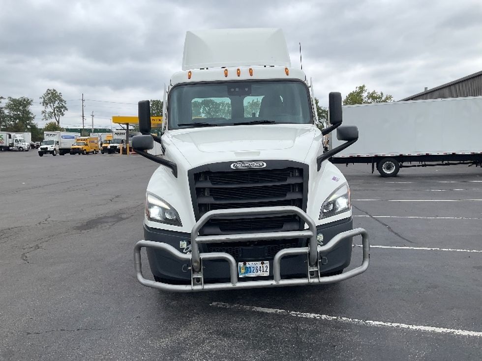 Day Cab Tractor-Heavy Duty Tractors-Freightliner-2022-T12664ST-Buffalo-NY-491,031\n\t\tmiles-$ 44,750 - Image 2