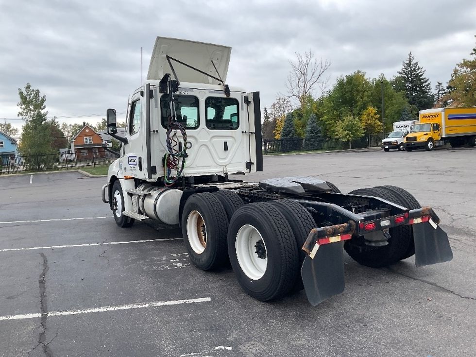 Day Cab Tractor-Heavy Duty Tractors-Freightliner-2022-T12664ST-Buffalo-NY-491,031\n\t\tmiles-$ 44,750 - Image 5