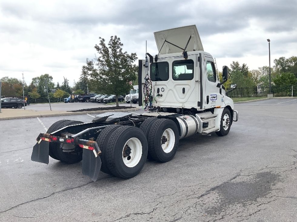 Day Cab Tractor-Heavy Duty Tractors-Freightliner-2022-T12664ST-Buffalo-NY-491,031\n\t\tmiles-$ 44,750 - Image 7