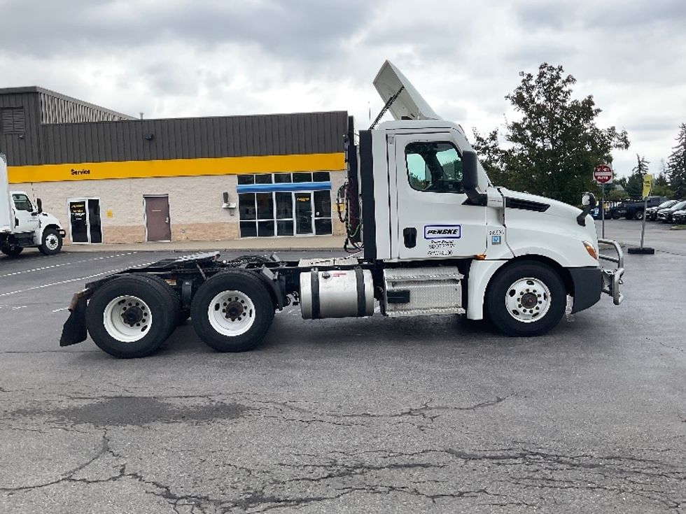 Day Cab Tractor-Heavy Duty Tractors-Freightliner-2022-T12664ST-Buffalo-NY-491,031\n\t\tmiles-$ 44,750 - Image 8