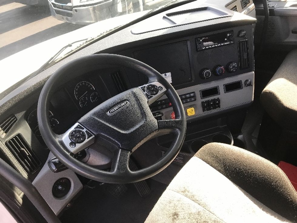 Day Cab Tractor-Heavy Duty Tractors-Freightliner-2022-T12664ST-Burlington-NJ-223,390\n\t\tmiles-$ 77,750 - Image 10