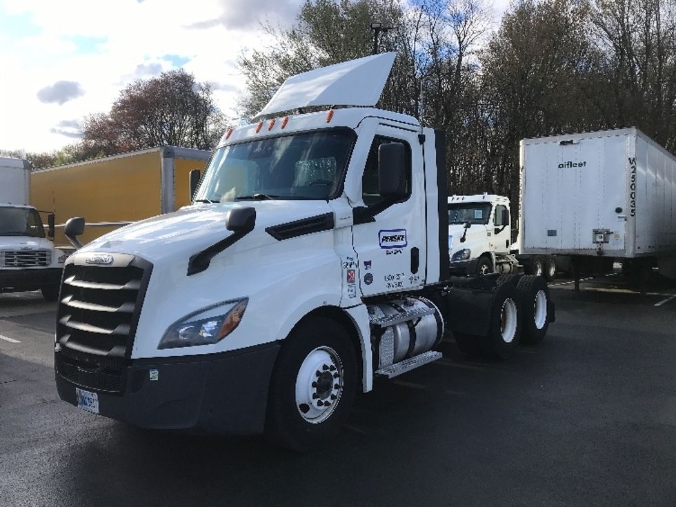 Day Cab Tractor-Heavy Duty Tractors-Freightliner-2022-T12664ST-Burlington-NJ-223,390\n\t\tmiles-$ 77,750 - Image 3